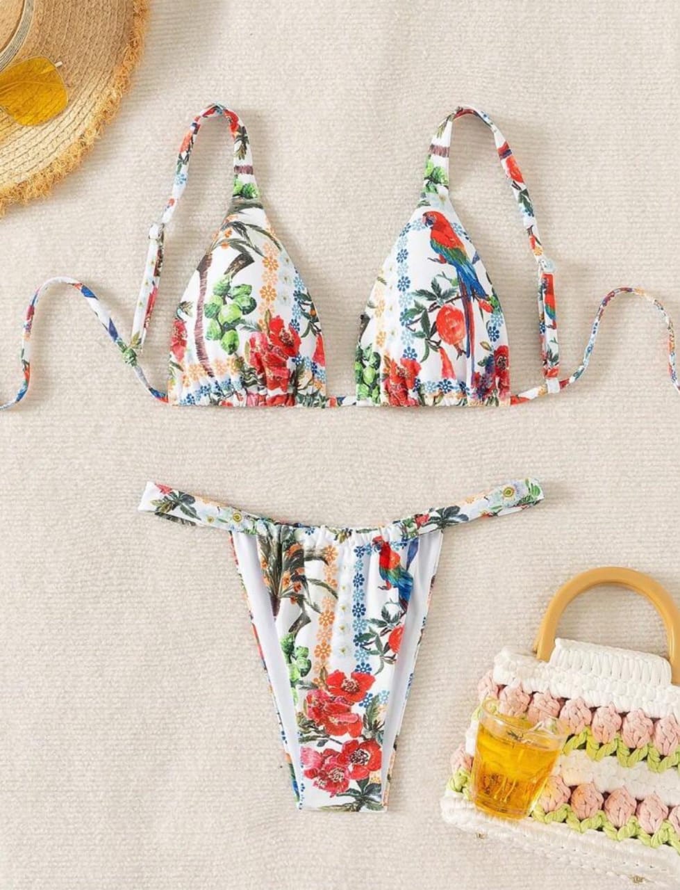 Bikini Ternura blanco con estampado floral fotografiado sin modelo
