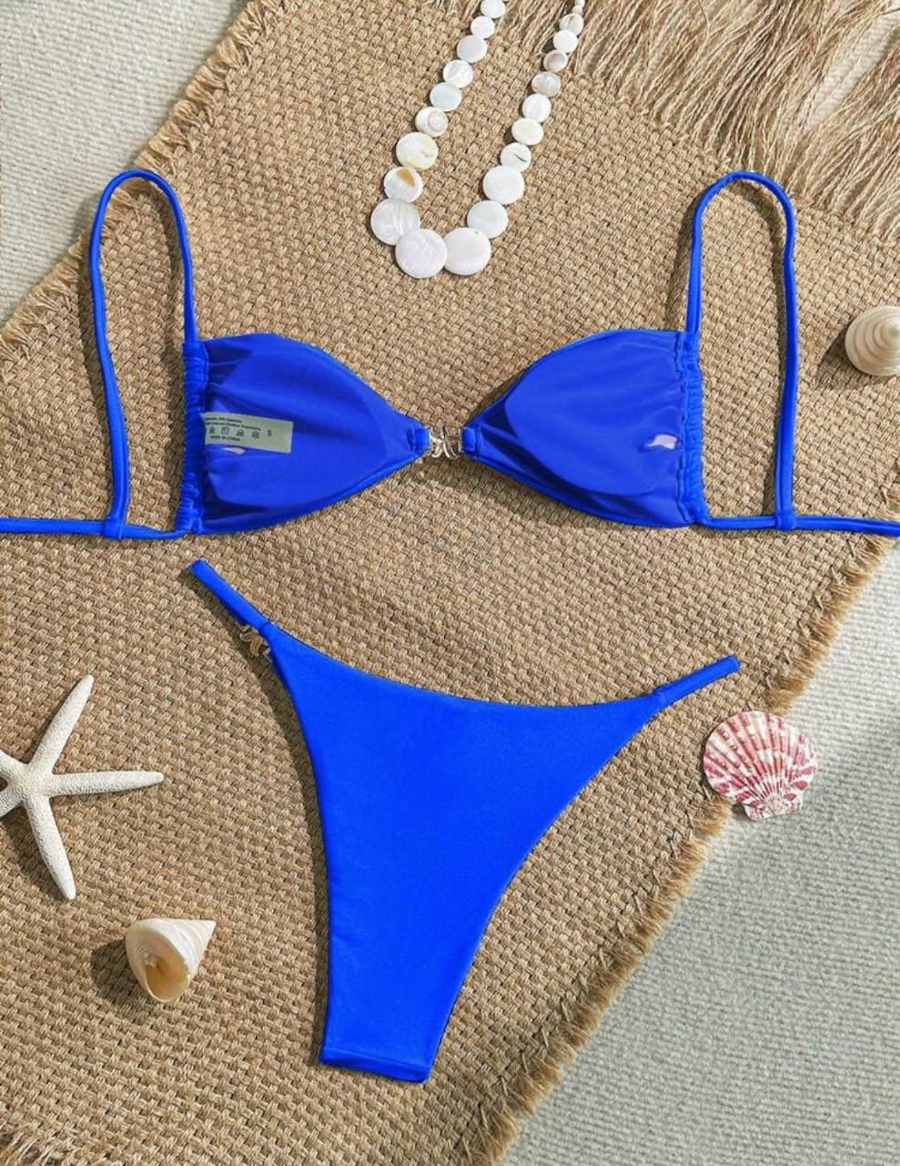 Bikini Amistad fotografiado sin modelo