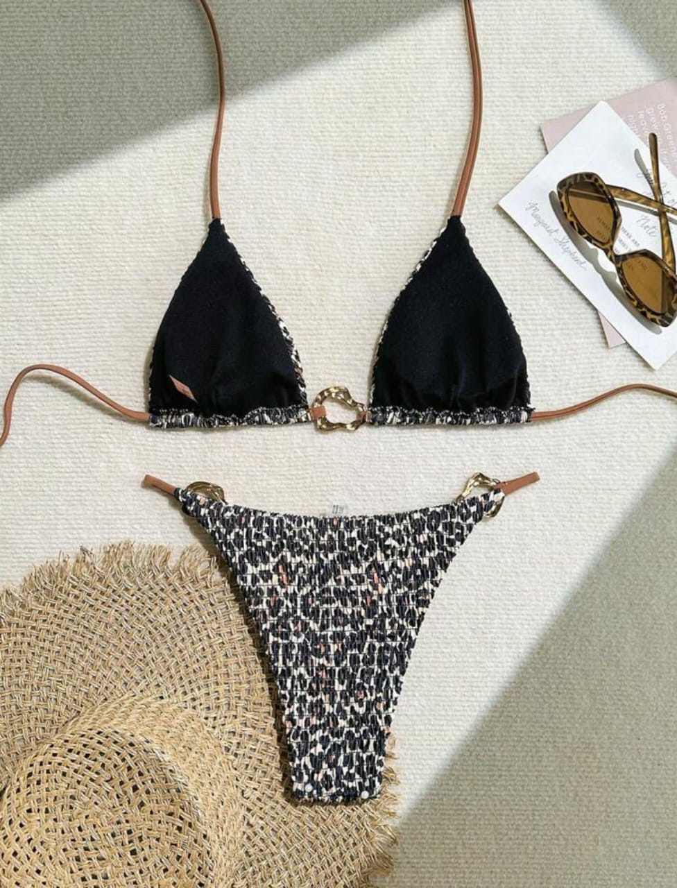 Bikini Constancia fotografiado sin modelo