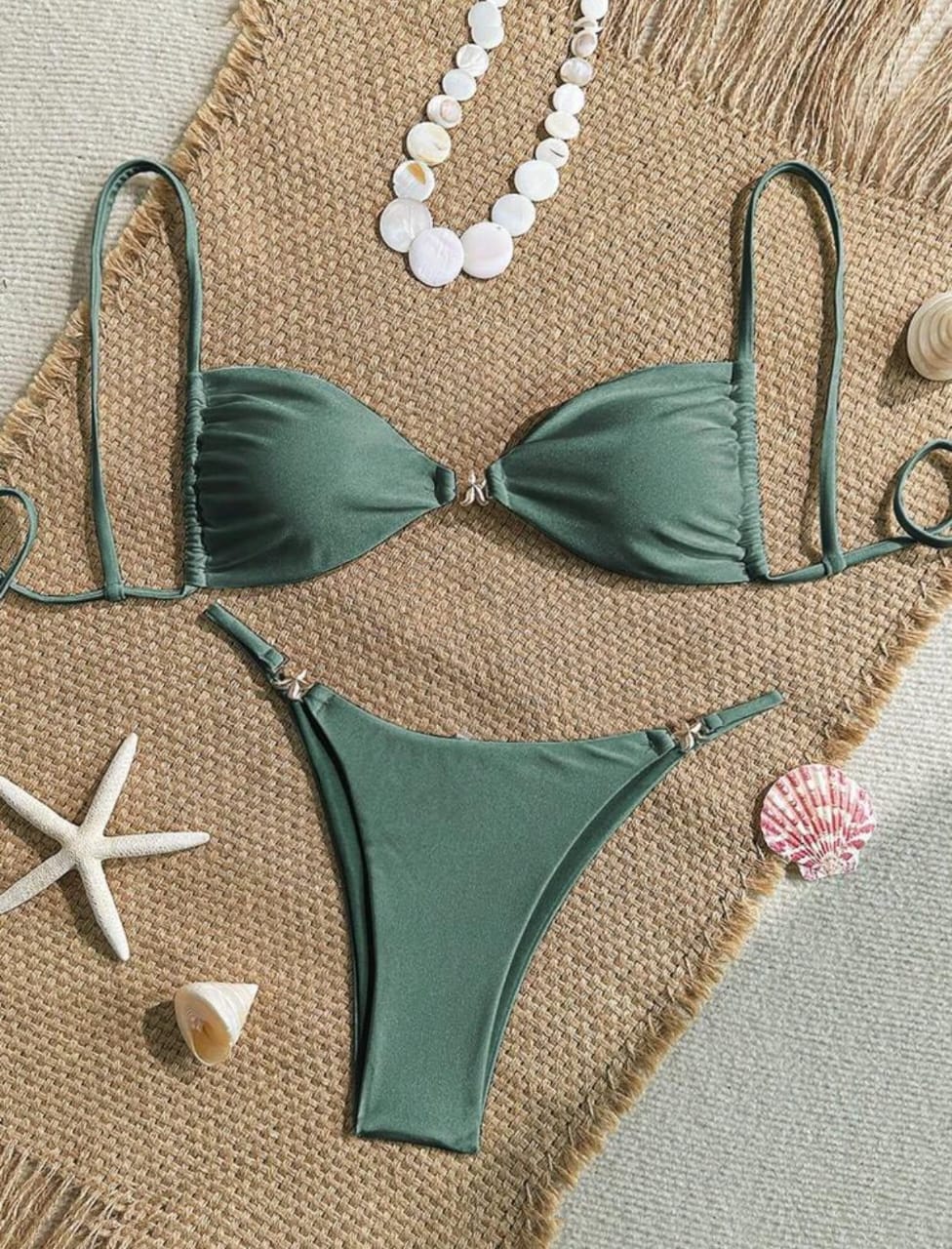 Bikini Gratitud fotografiado sin modelo