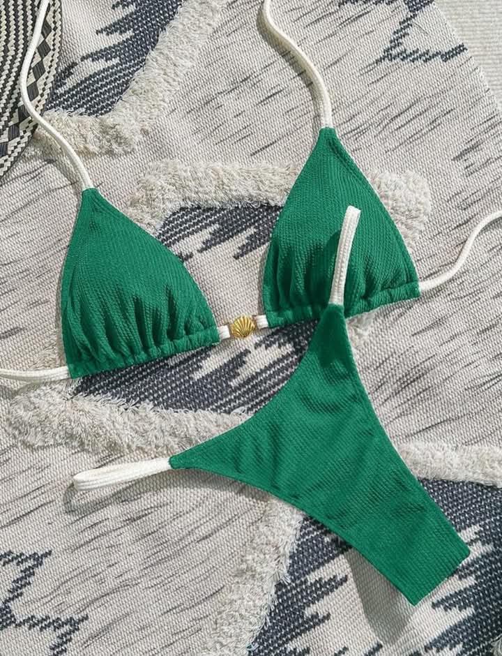 Bikini Esperanza verde fotografiado sin modelo
